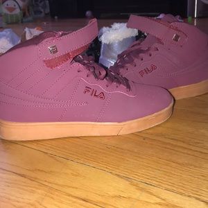 Men’s burgundy Filas